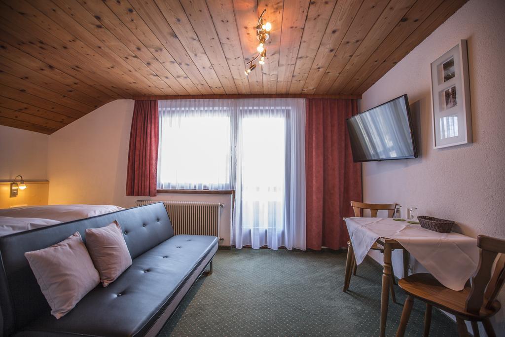Gaestehaus-Pension Barbara Andelsbuch Pokoj fotografie